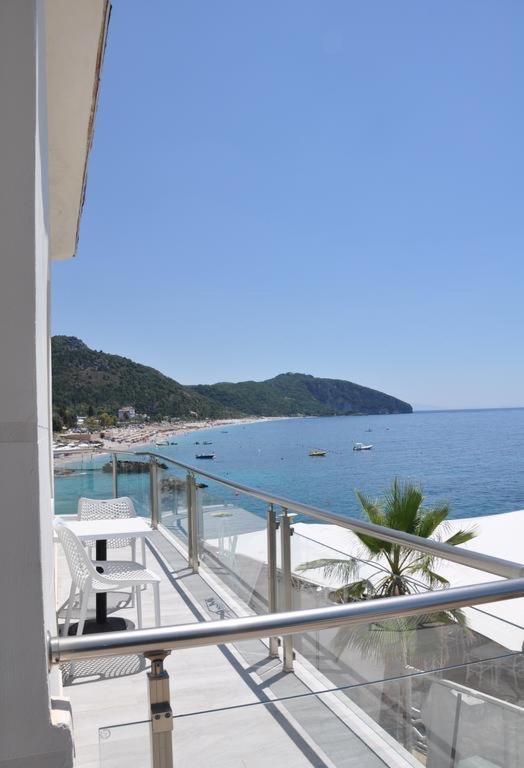 Guesthouse Riviera "Xh&M" Dhërmi Exterior foto
