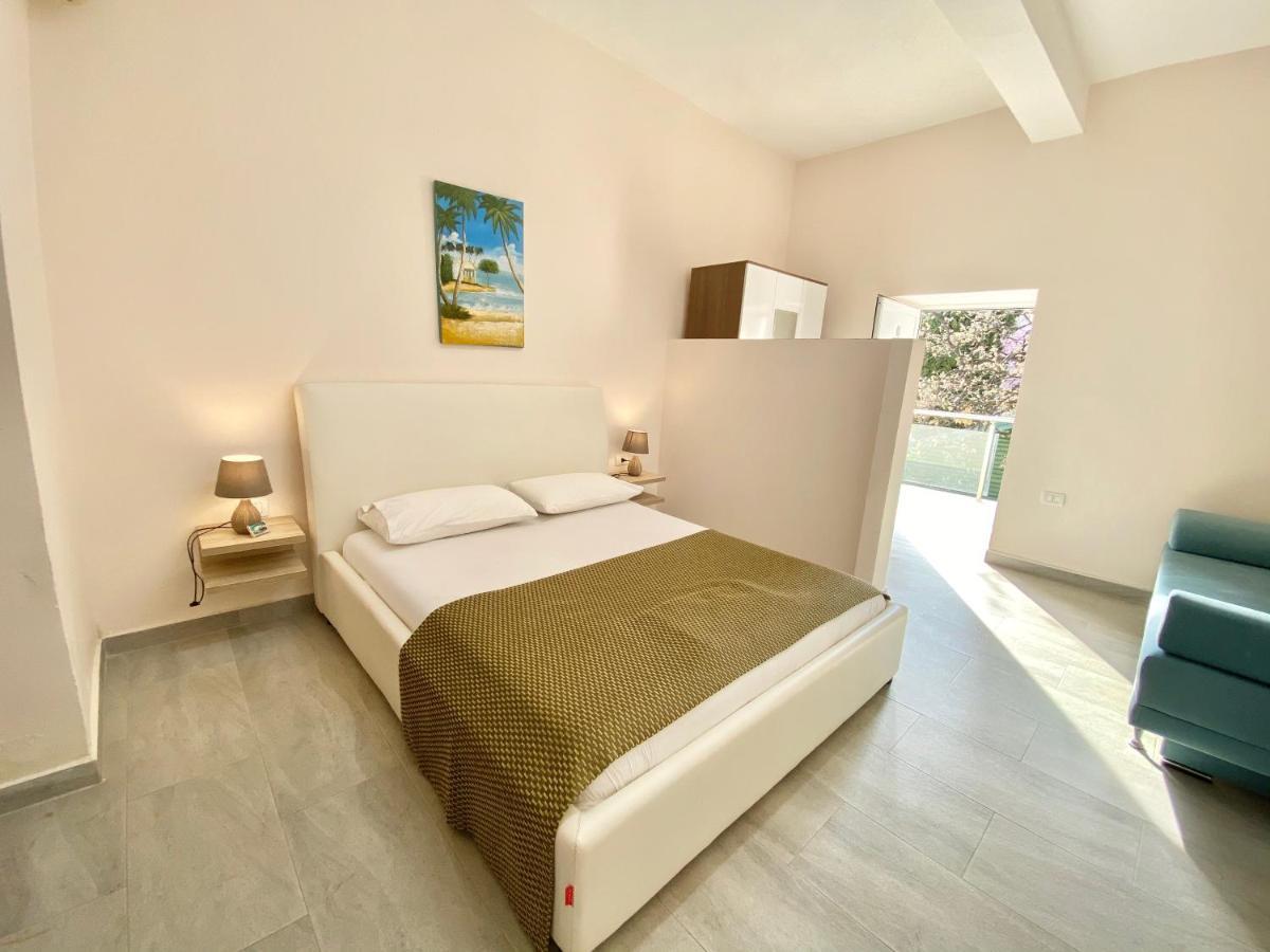 Guesthouse Riviera "Xh&M" Dhërmi Exterior foto